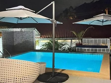 Elephant Sports Bar And Accommodation 푸껫 외부 사진