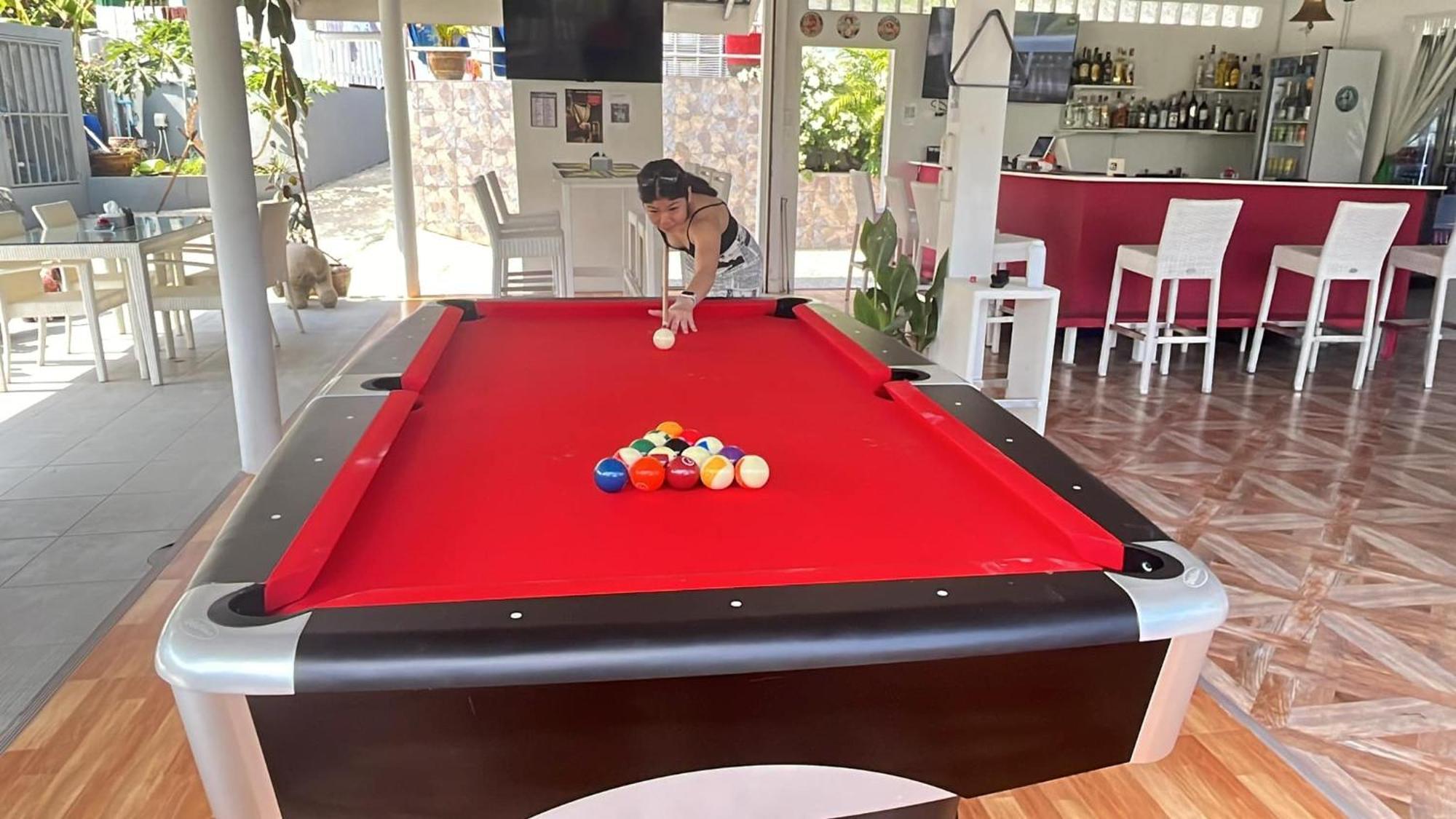 Elephant Sports Bar And Accommodation 푸껫 외부 사진